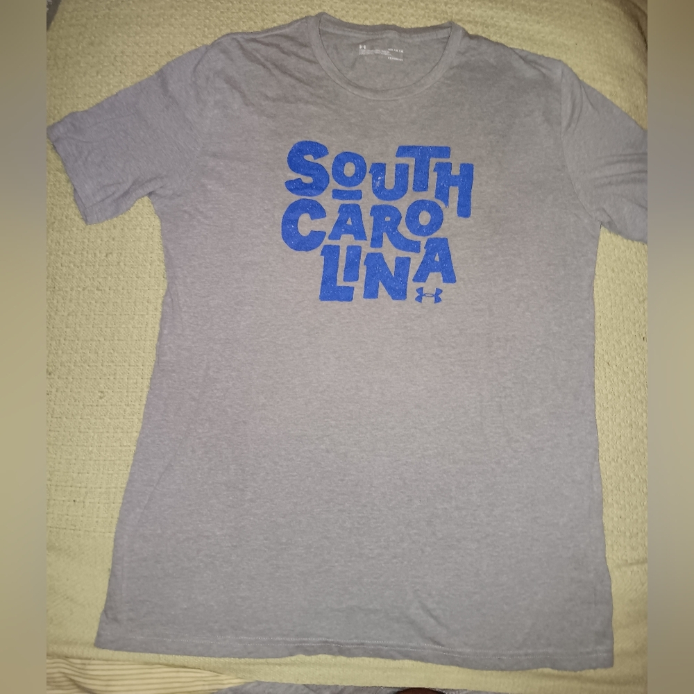 Mens South Carolina Under Armor tee, size M.
